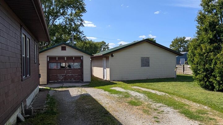 Property Photo:  908 S Oak Street  IN 46714 