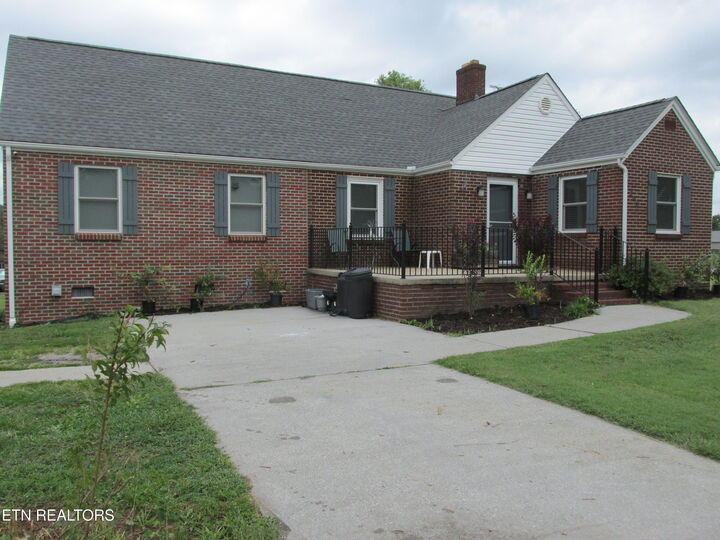 300 Tennessee Ave  Greenback TN 37742 photo