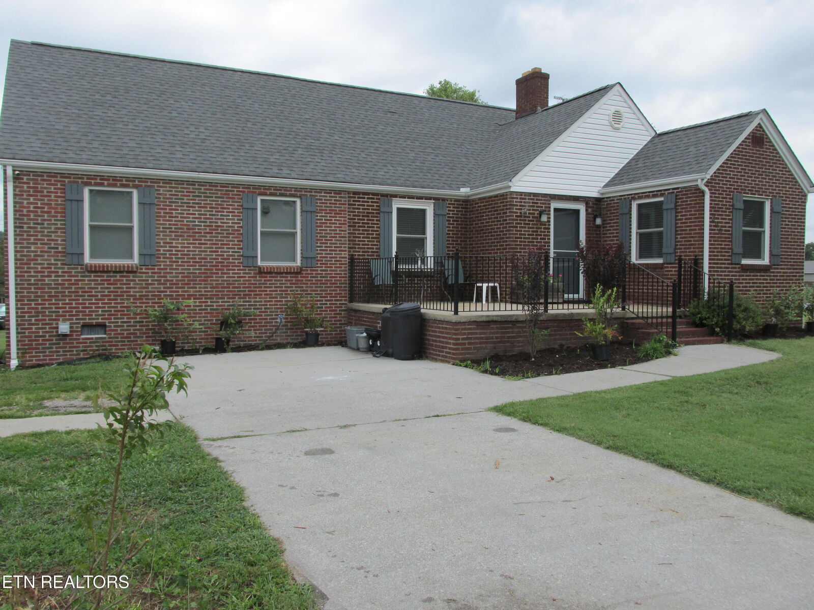 Property Photo: 300 Tennessee Ave TN 37742
