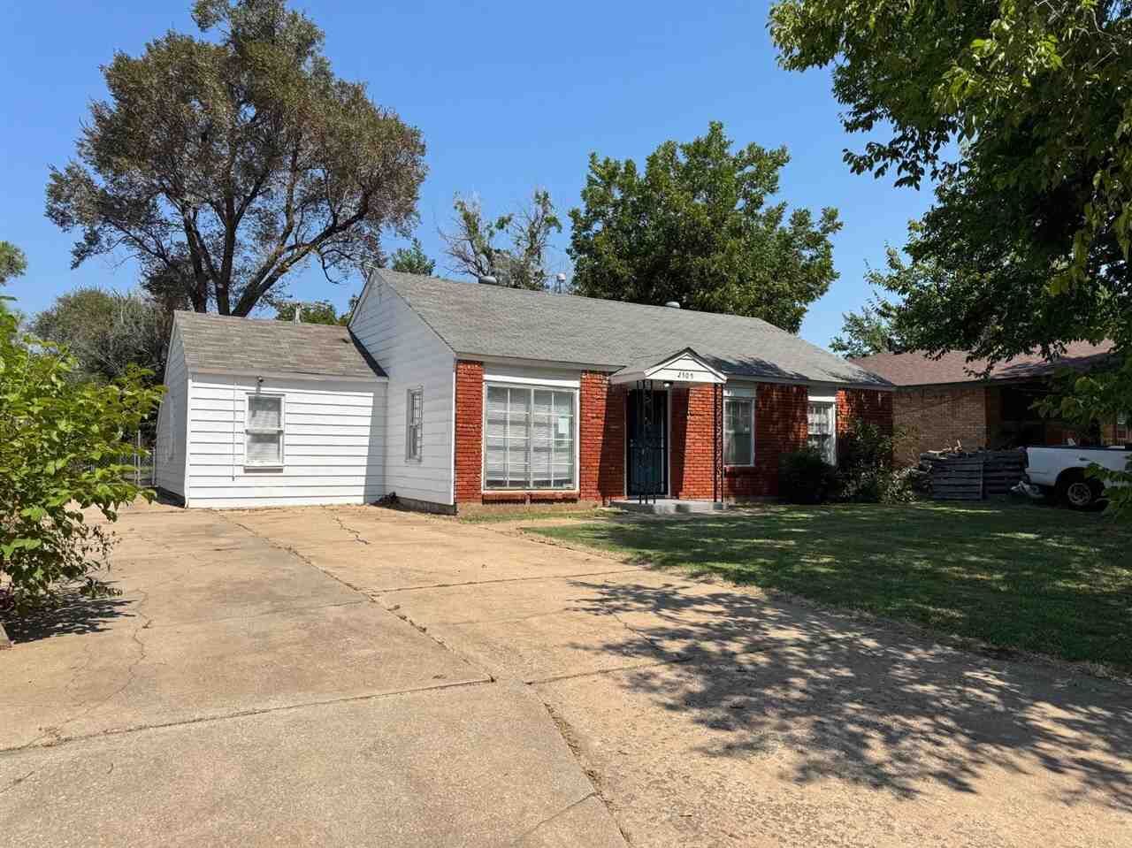 Property Photo:  2505 NW Lincoln Ave  OK 73505 