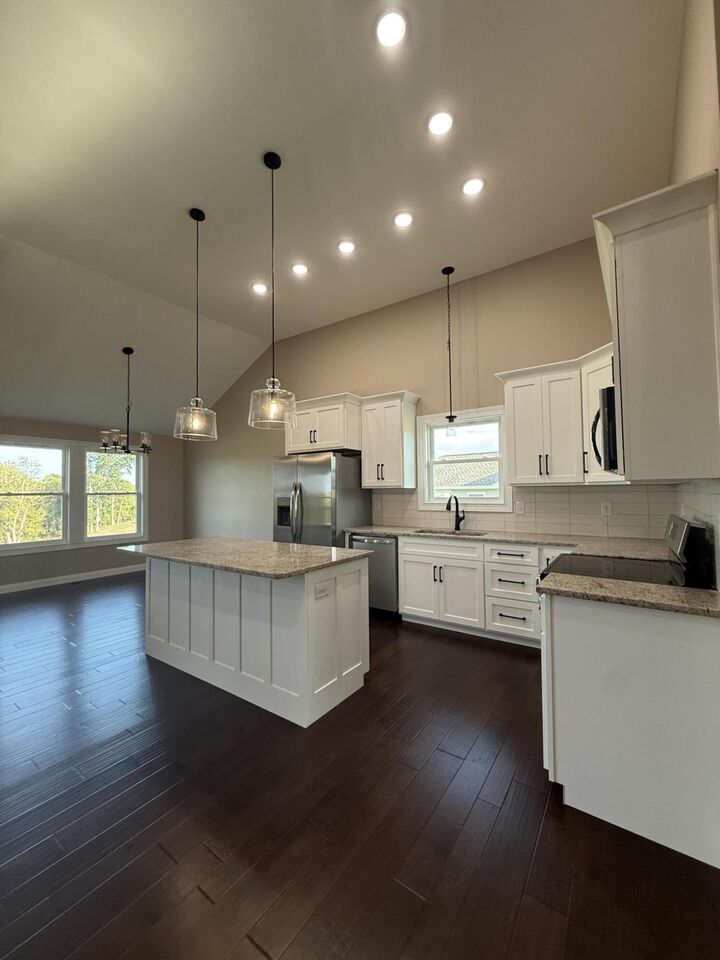 Property Photo:  123 Lone Oak Court  KY 42503 