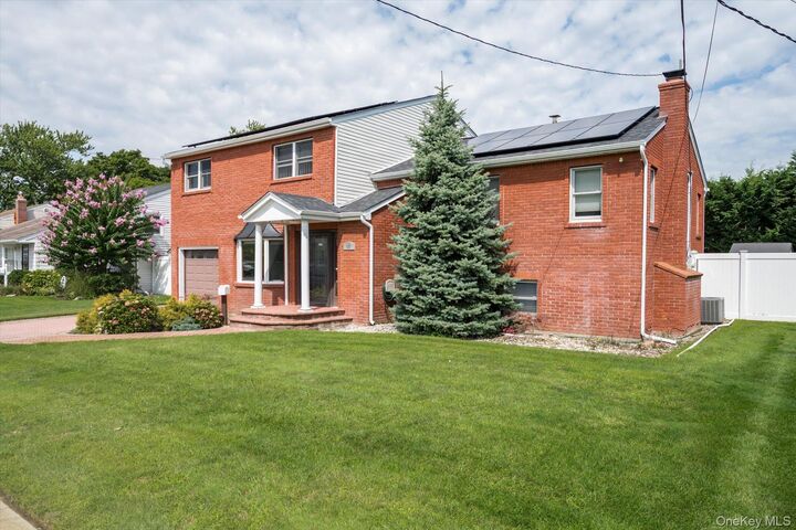 Property Photo: 40 Bayview Place NY 11758