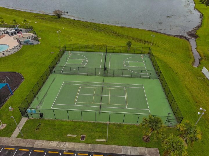 Property Photo:  2341 Roanoke Springs Drive  FL 33570 