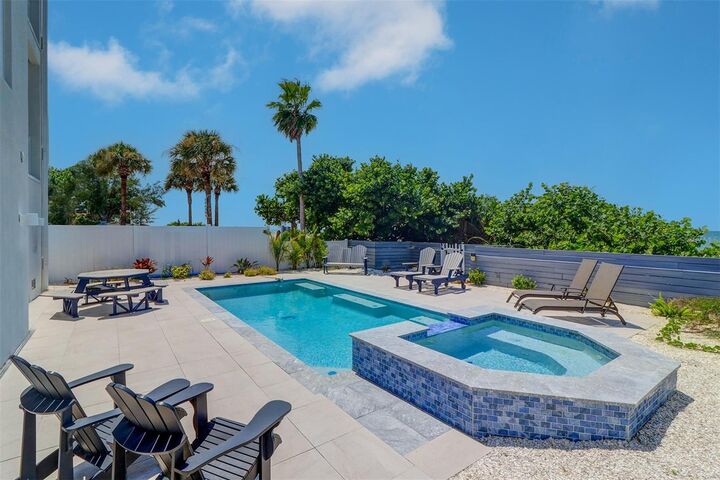 Property Photo: 2 4th Avenue FL 33785