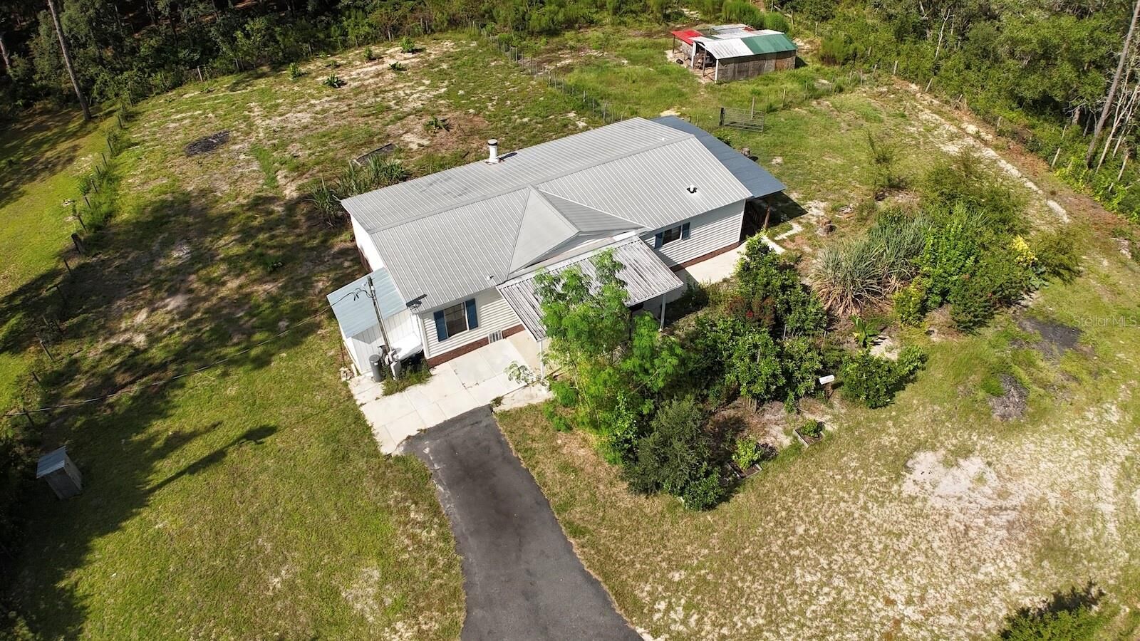 Property Photo: 18471 SW 44th Street FL 34432