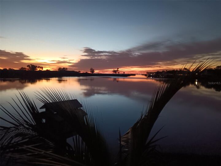 Property Photo: 937 Birdie Way FL 33572