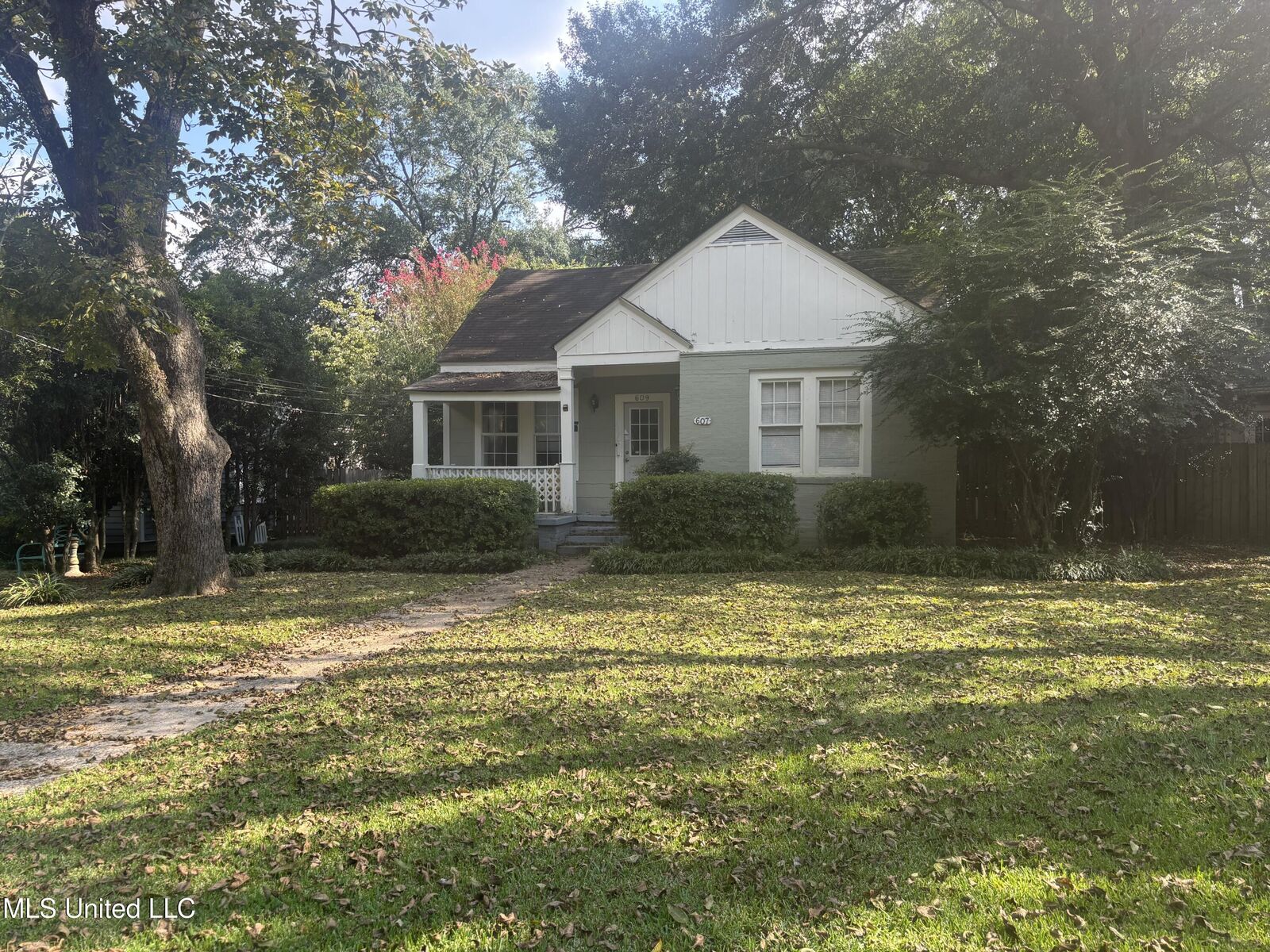 Property Photo:  607 Arrowhead Drive  MS 39216 