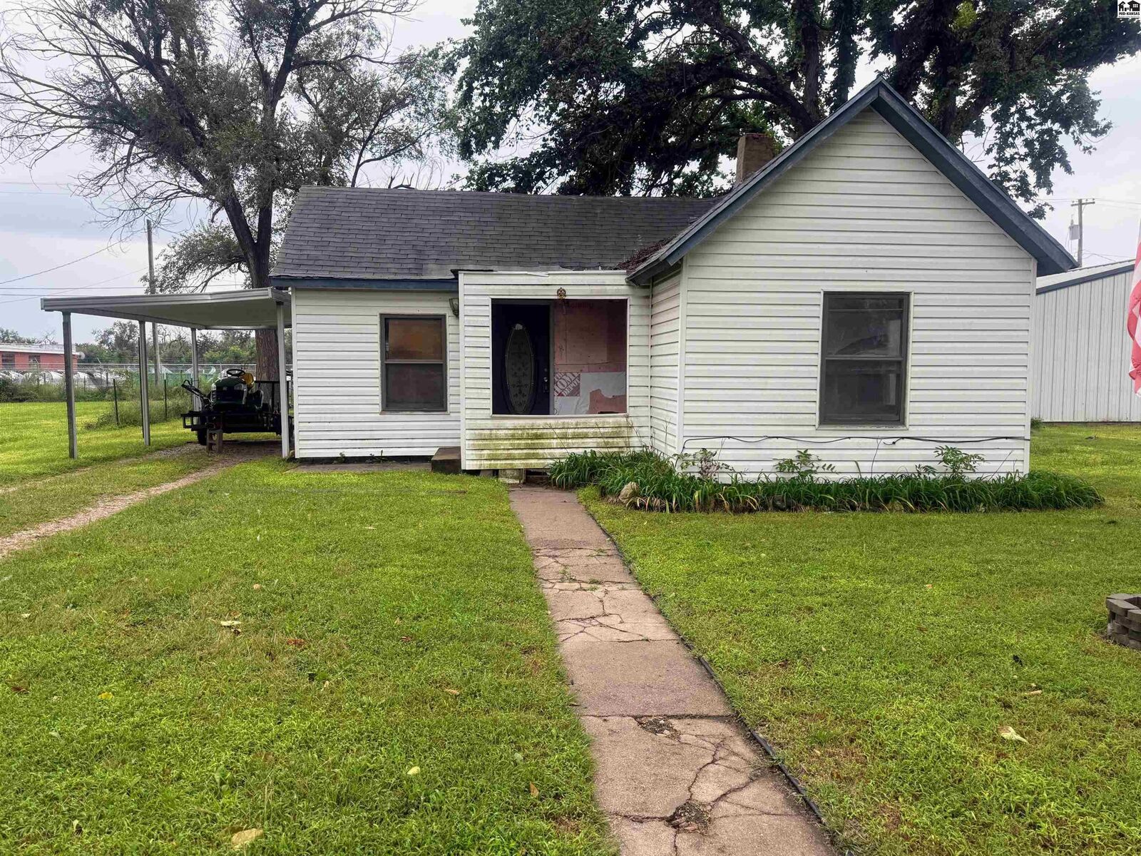 Photo de la propriété:  909 E 2nd Ave  KS 67501