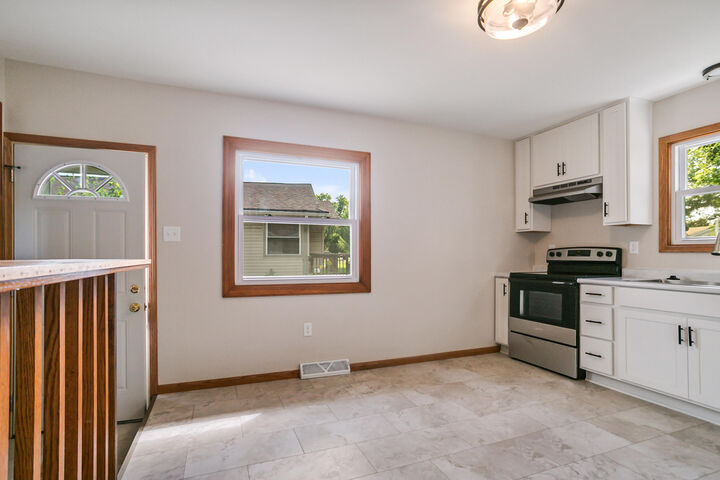 Property Photo: 8108 W Beechwood Ave WI 53223