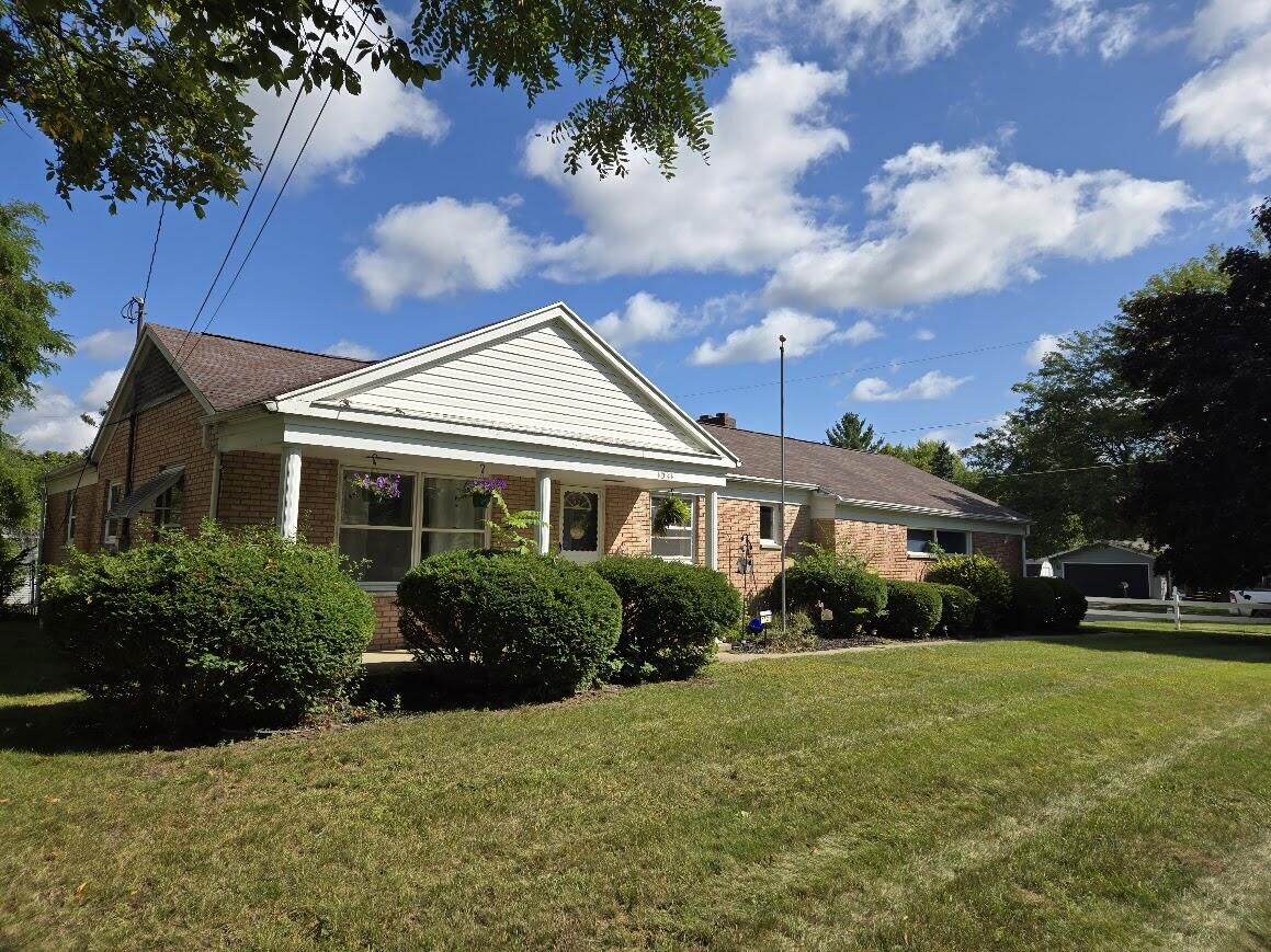 Property Photo:  1521 E Broadway Street  MI 48858 