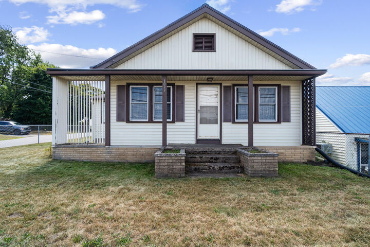 Property Photo: 1033 E South Street MI 49203