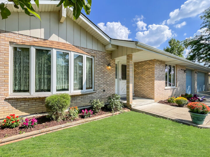 Property Photo: 10211 S 88th Avenue IL 60465