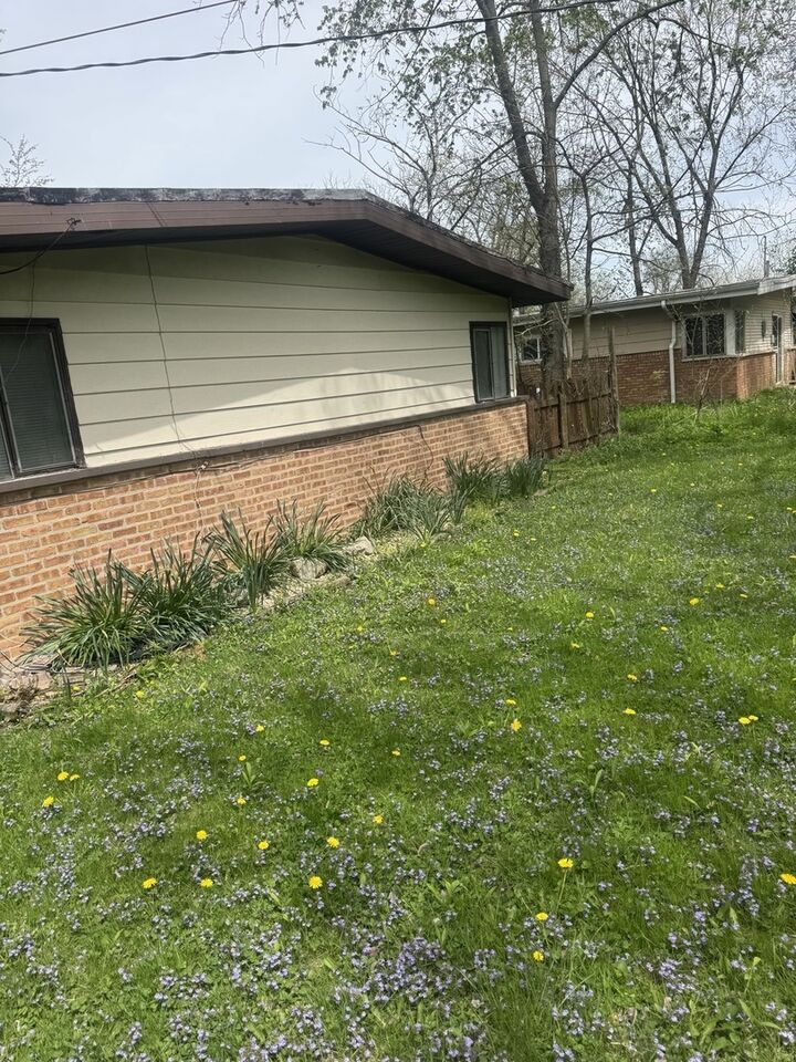 Property Photo: 329 Somonauk Street IL 60466