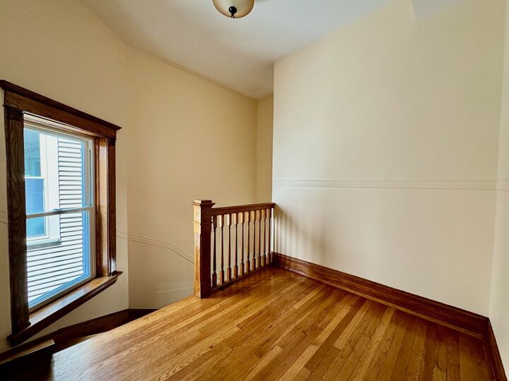 Property Photo: 1652 N Richmond Street 2 IL 60647