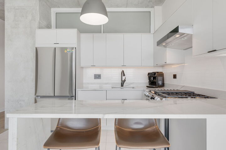 Property Photo: 235 W Van Buren Street 4004 IL 60607