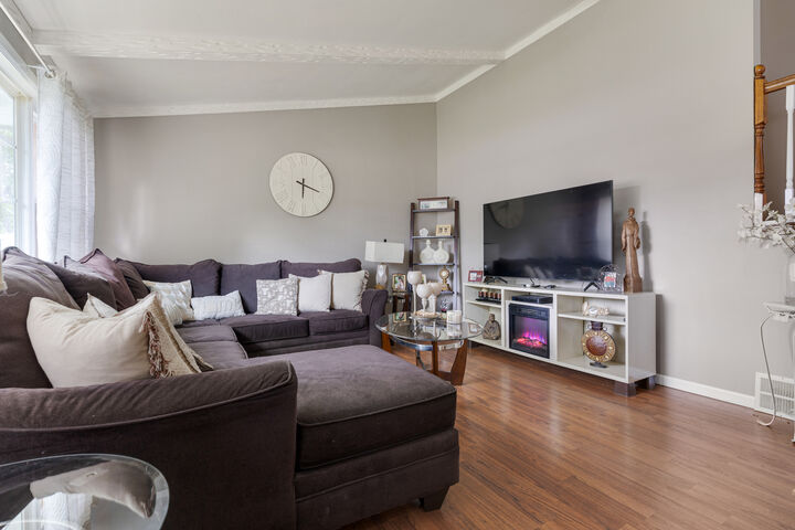 Property Photo: 7321 Jonquil Terrace IL 60133