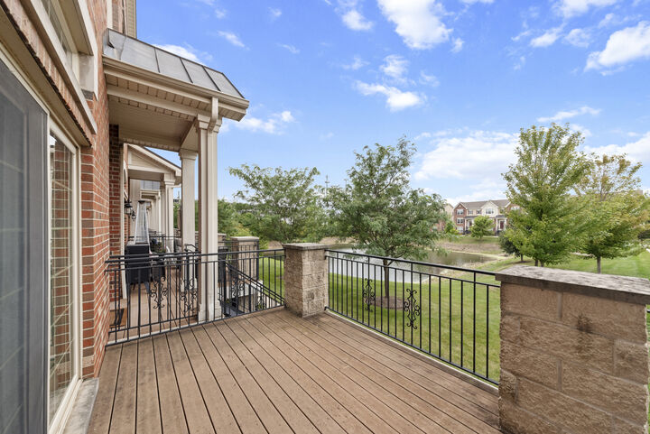 Property Photo: 1502 Lakeridge Court IL 60060