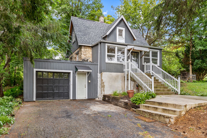 Property Photo:  148 Wildwood Road  IL 60102 