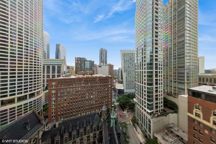 Property Photo:  111 E Chestnut Street 21B  IL 60611 