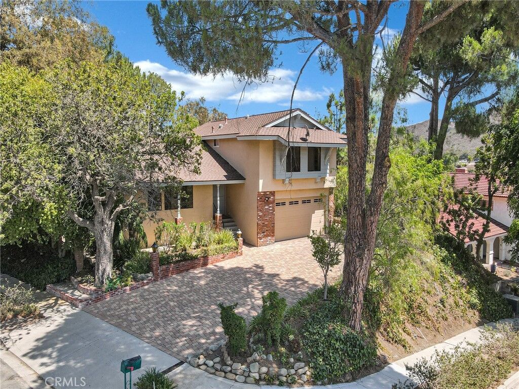 Property Photo: 4458 Avenida Campana CA 91360