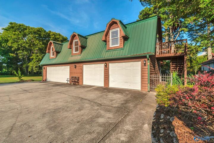 Property Photo:  2004 Vestavia Drive SW  AL 35603 