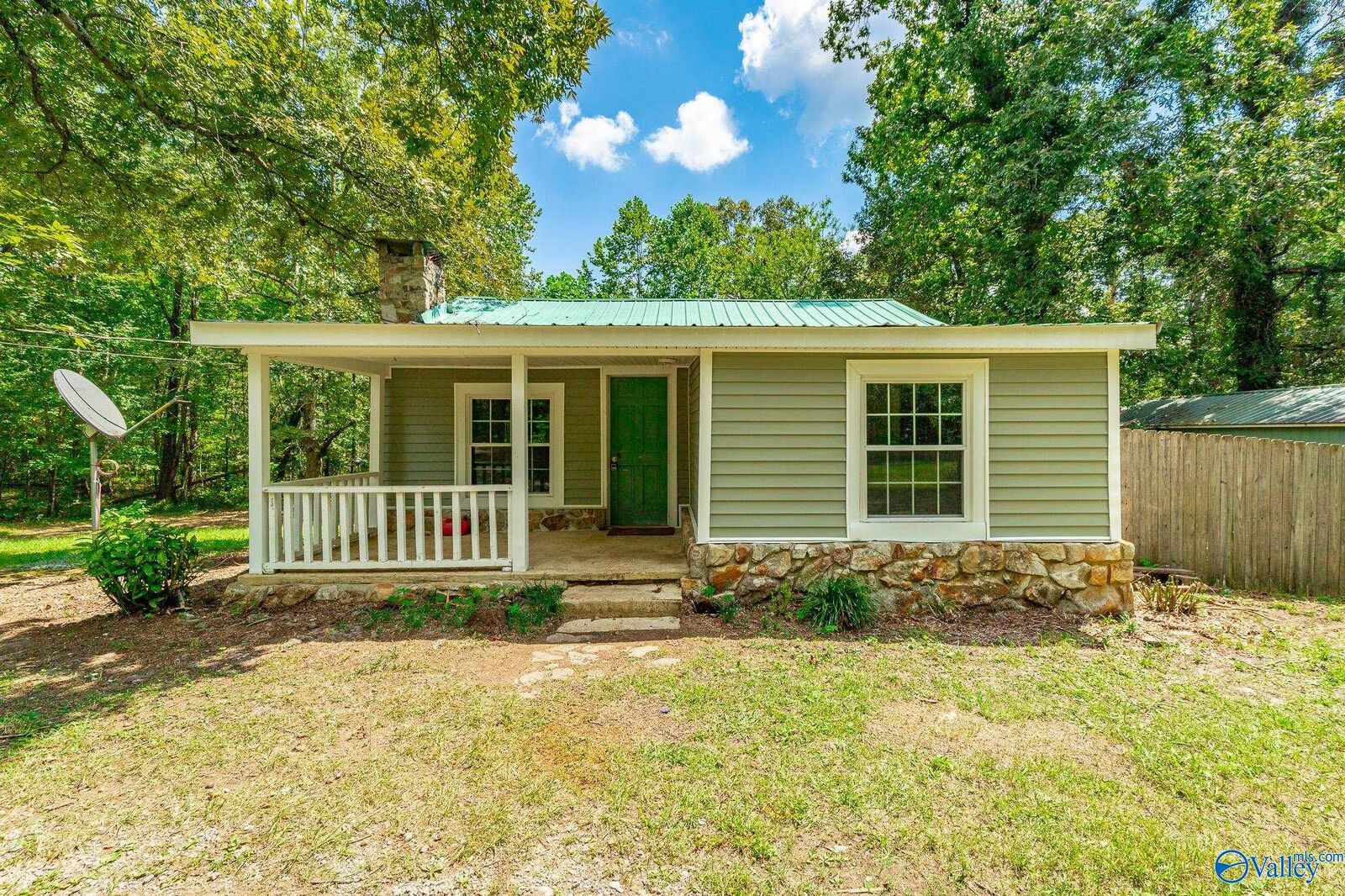 Property Photo: 1059 County Road 639 AL 35984