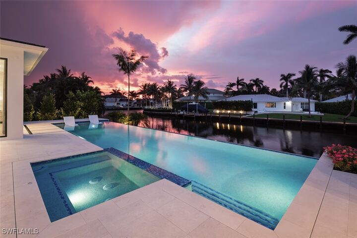 Property Photo: 625 21st Avenue S FL 34102