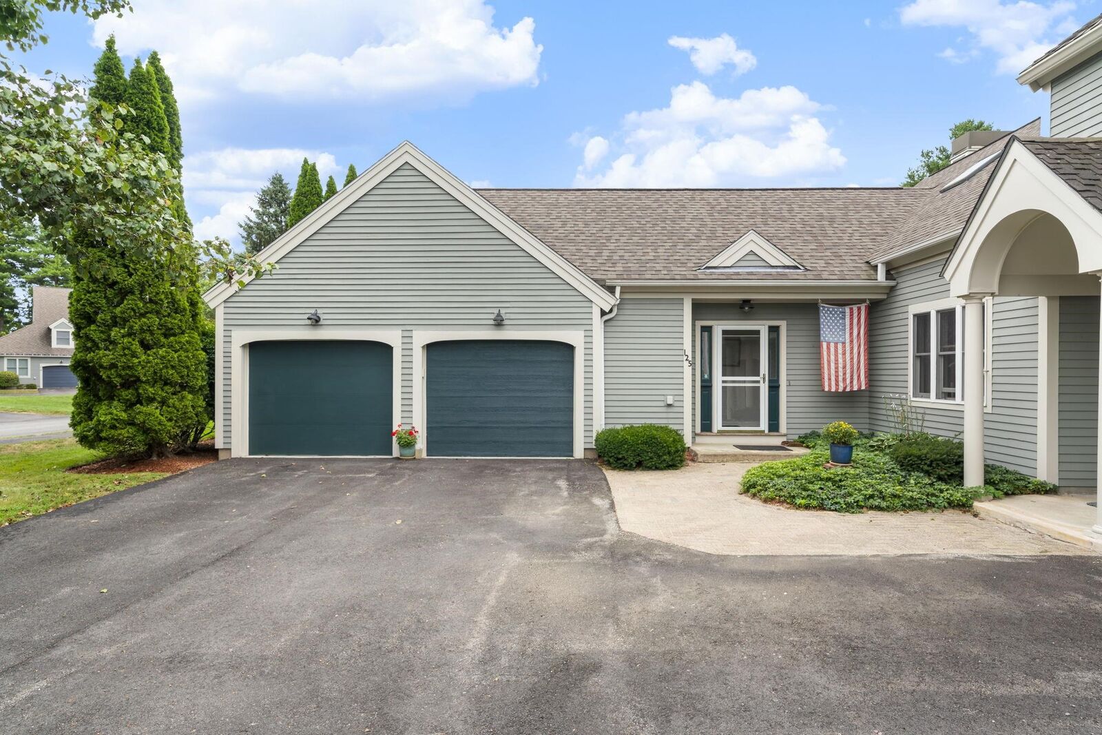 Property Photo: 125 Hawthorn Village Road NH 03062