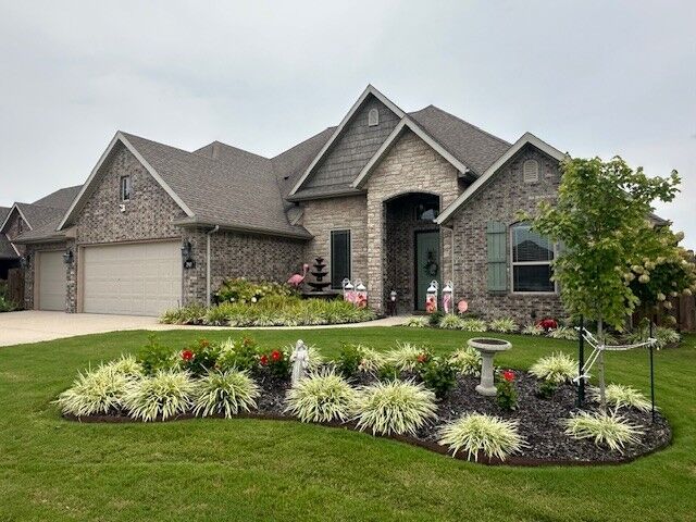 Property Photo:  2913 W Topaz Drive  AR 72704 