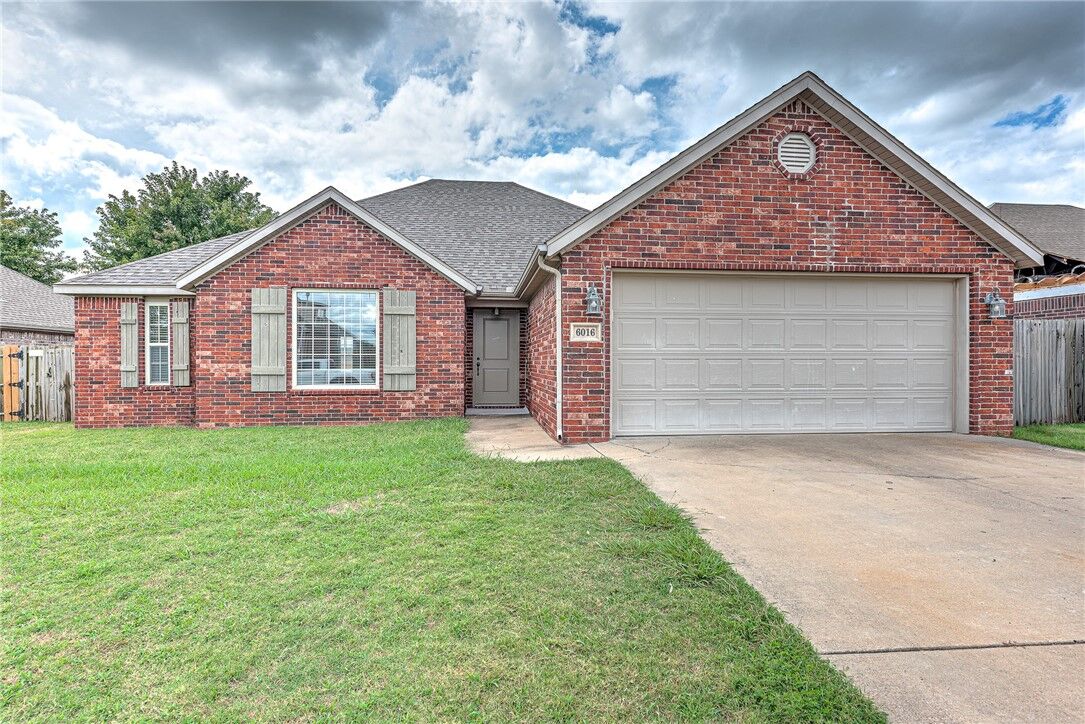 Property Photo: 6016 S 36th Street AR 72758