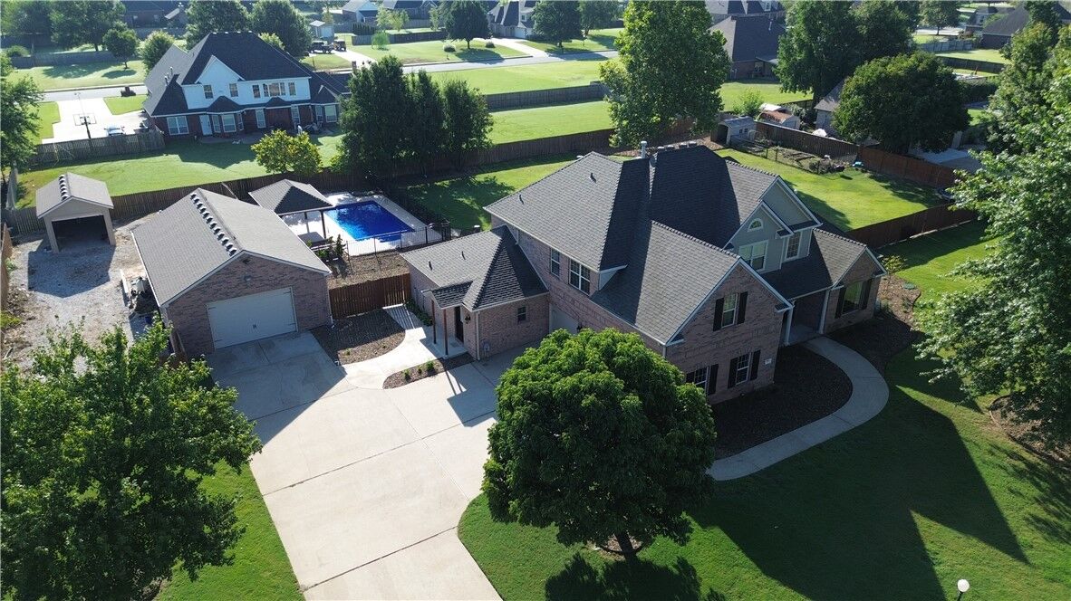 Property Photo: 330 Scarlett Boulevard AR 72762