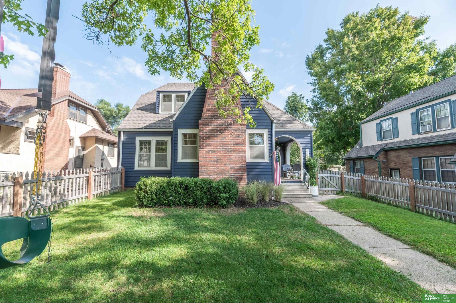 Property Photo: 5810 Woolworth Avenue NE 68106