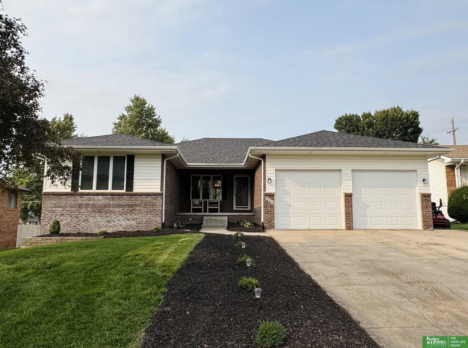 Property Photo: 380 Chestnut Street NE 68059