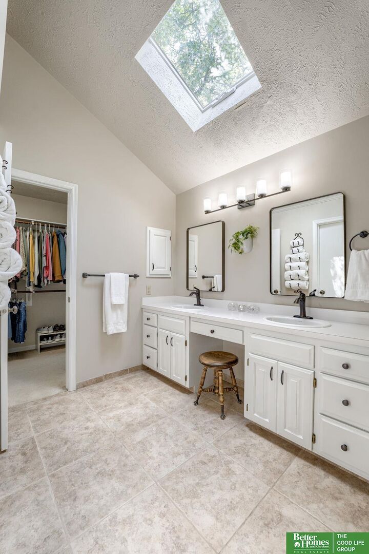 Property Photo: 14475 Sherwood Avenue NE 68116