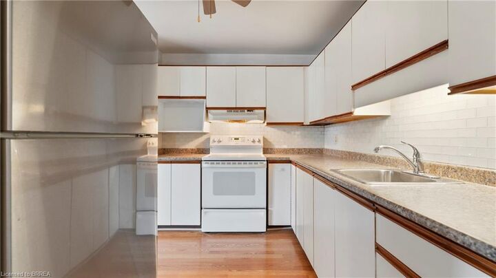 Photo de la propriété:  421 Fairview Drive 101  ON N3R 7M3 