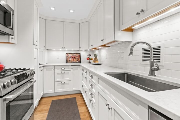 85 East India Row 9G  Boston MA 02110 photo