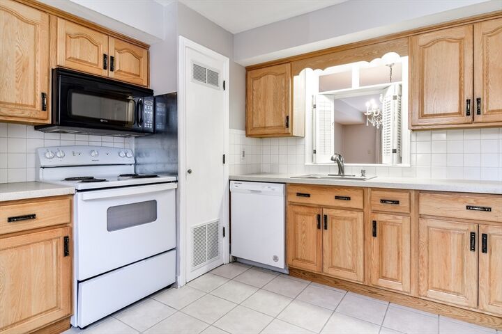 Property Photo:  1907 Windsor Dr 1907  MA 01701 