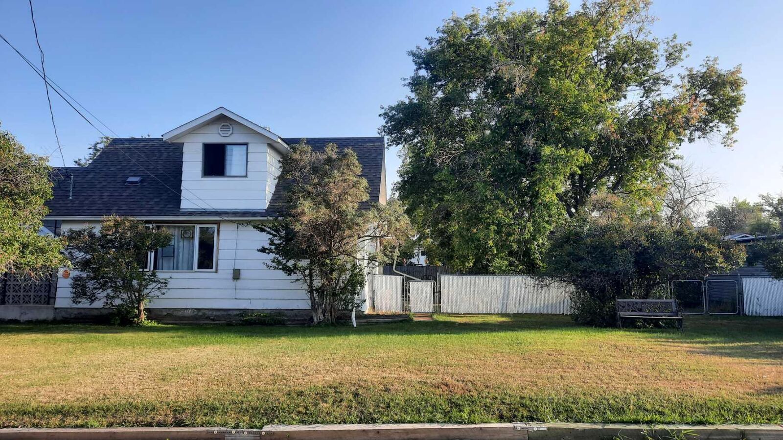 Property Photo:  1111 2 Avenue W  AB T0J 0Y2 