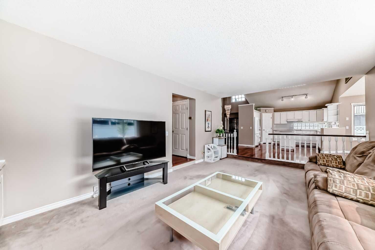 Property Photo: 1405 Shawnee Road SW AB T2Y 2T1