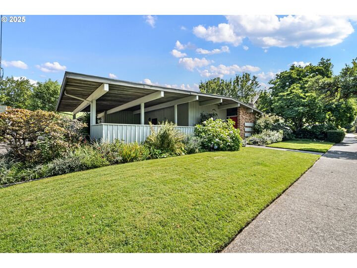 Property Photo:  2255 Alder St  OR 97405 
