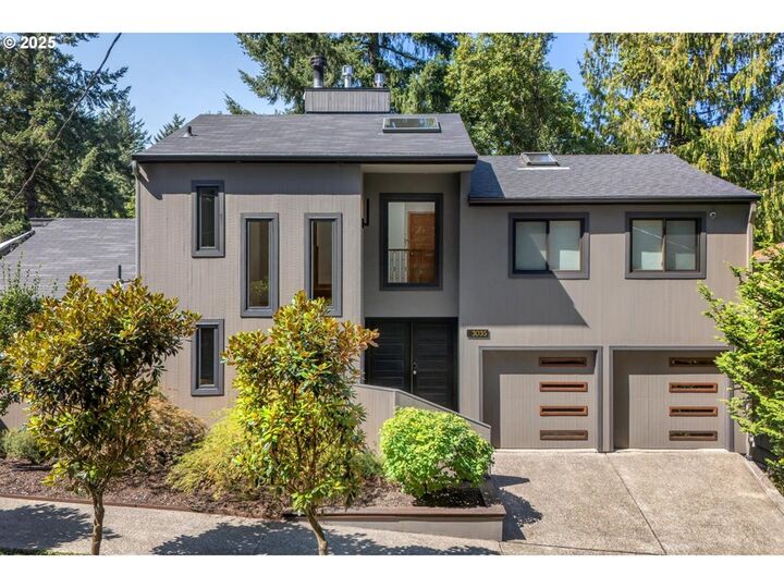3035 SW Fairview Blvd  Portland OR 97205 photo