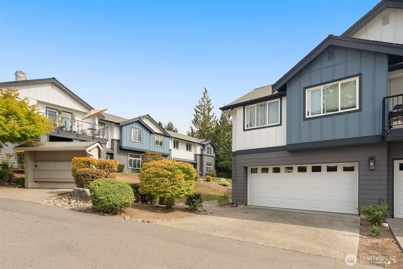 Property Photo:  22715  4th Avenue W 102  WA 98021 