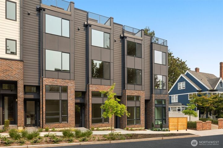 Property Photo:  3408 E Spring Street  WA 98122 