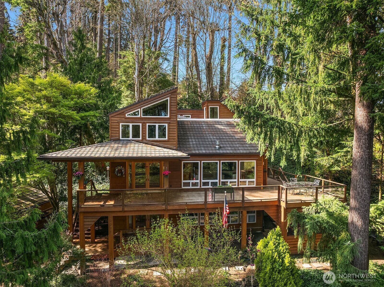 Property Photo: 5021 E Mercer Way WA 98040