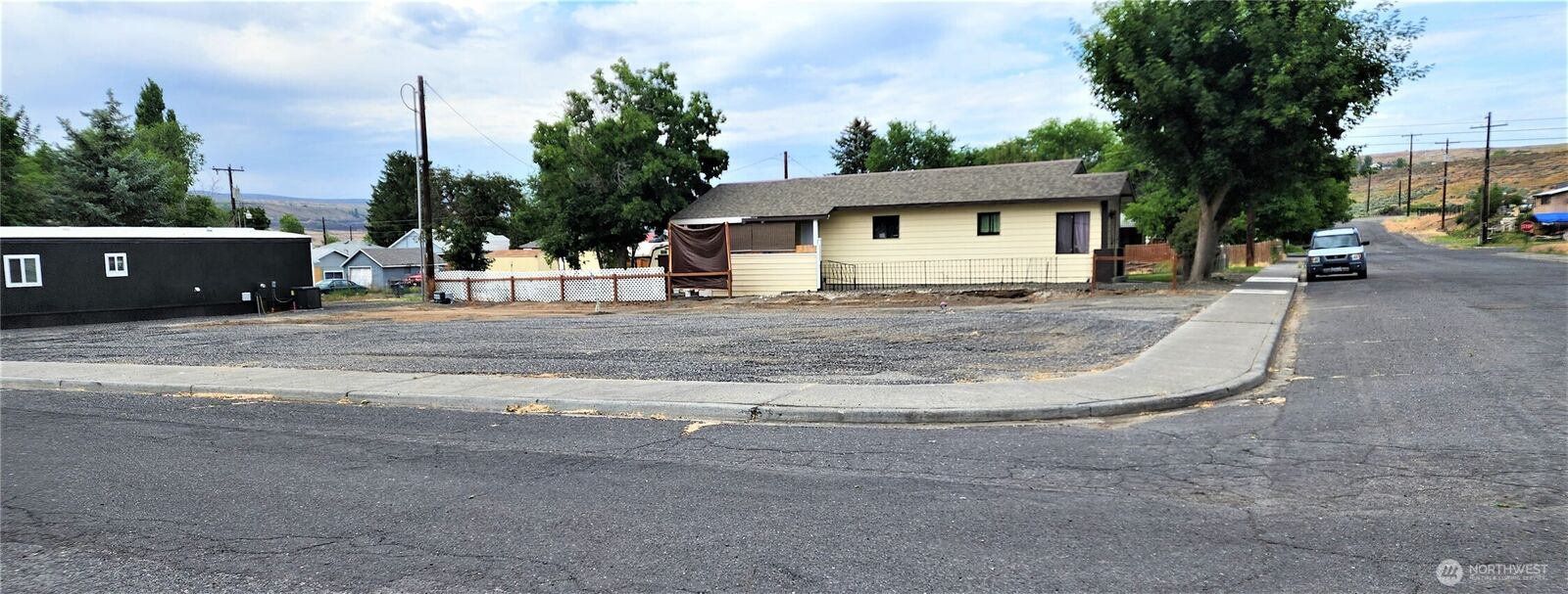 Property Photo: 215 N Elder Street WA 98851