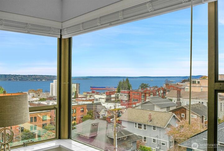 912  3rd Avenue W 501  Seattle WA 98119 photo