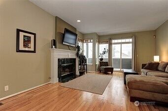 Property Photo:  2817  14th Avenue W Apt A  WA 98119 