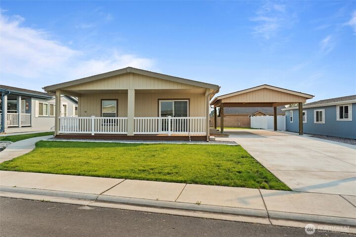 Property Photo:  1701 E Burr Avenue 51  WA 98837 