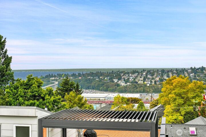 Property Photo: 2130 10th Avenue W 28 WA 98119