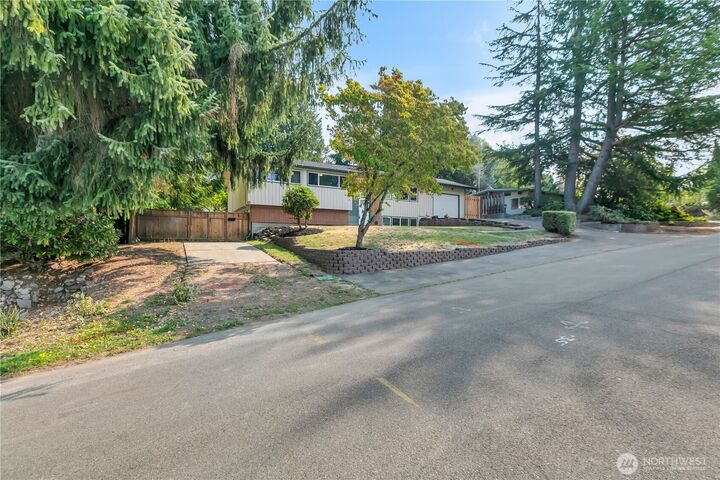Property Photo:  836  Hilltop Avenue  WA 98031 